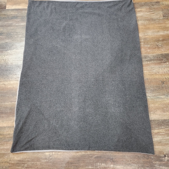 HELLO KITTY KISS ROCK BAND 43.5" X 57.5" BLANKET - Picture 5 of 6